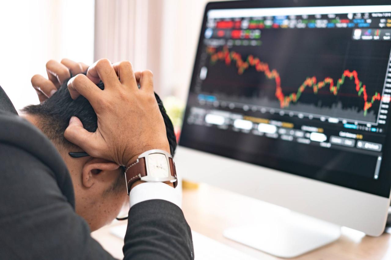 Memahami psikologi trading dan mengelola emosi saat berinvestasi saham